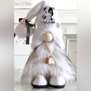 Belle the Cow Gnome